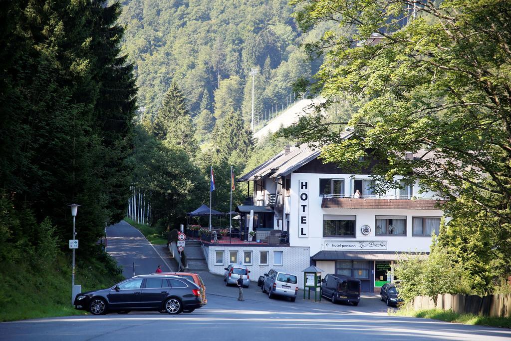 Hotel-Pension Zum Paradies Willingen  Eksteriør billede