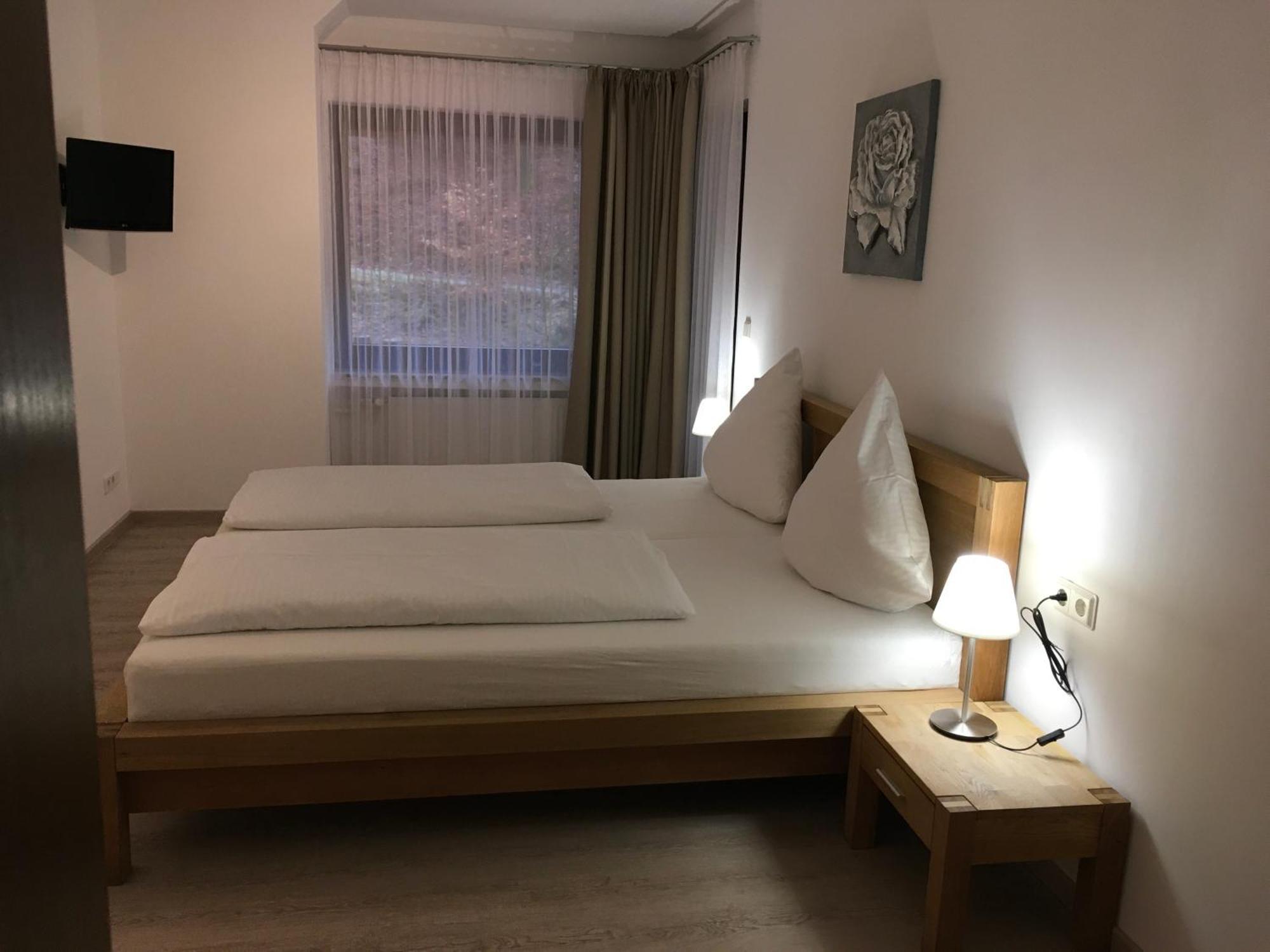 Hotel-Pension Zum Paradies Willingen  Eksteriør billede