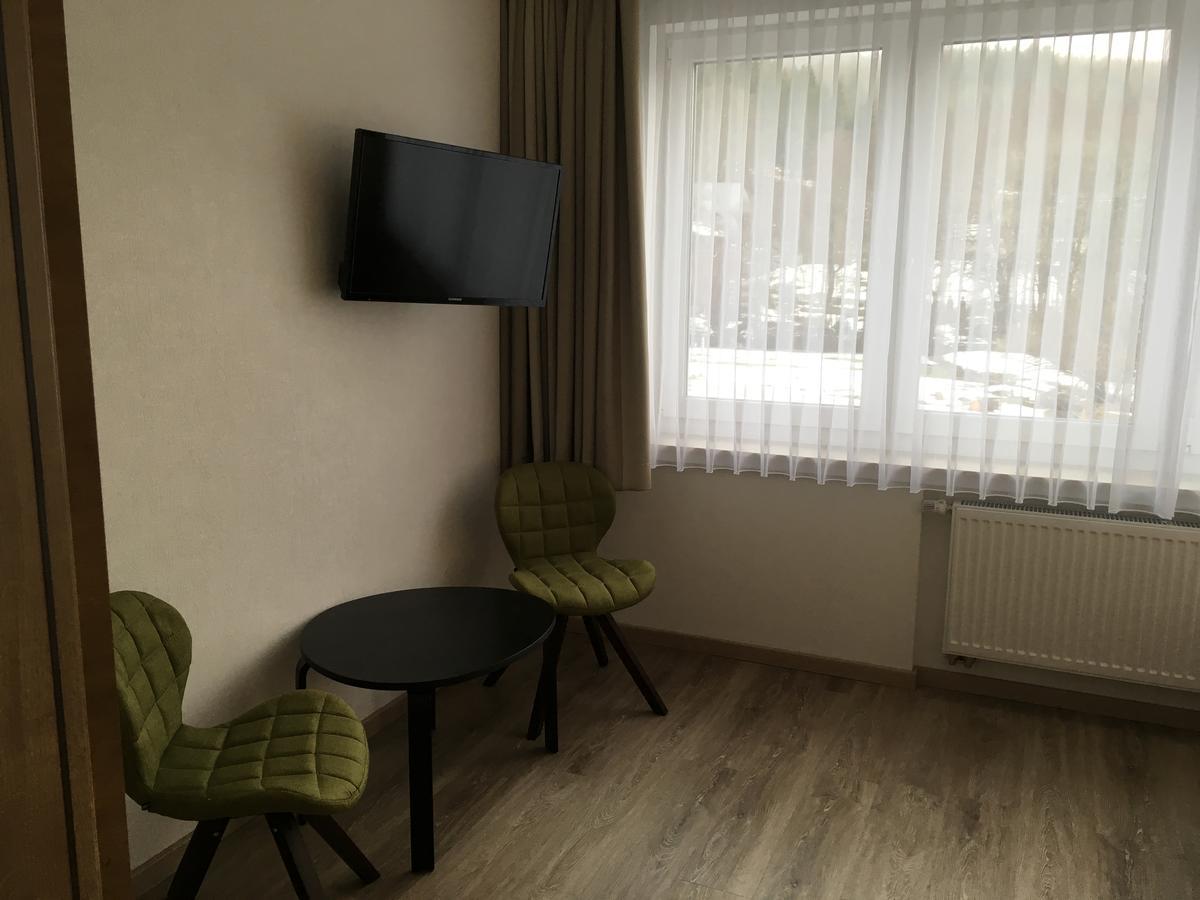 Hotel-Pension Zum Paradies Willingen  Eksteriør billede